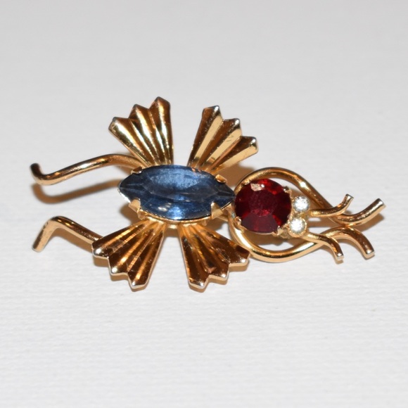 Coro Jewelry - Vintage Coro brooch